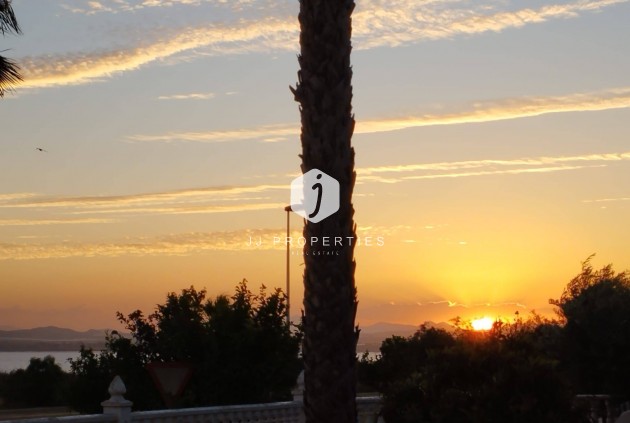 Resale - Villa -
Torrevieja - La Siesta - El Salado - Torreta