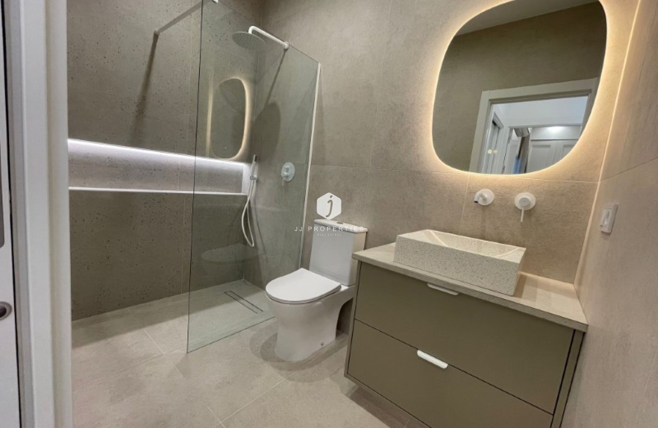 Resale - Bungalow -
Torrevieja - Costa Blanca