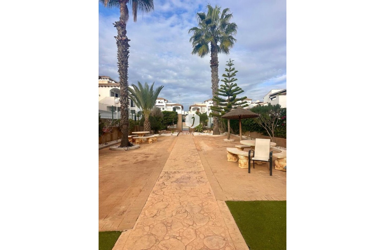 Resale - Chalet -
Orihuela Costa - Ciñuelica