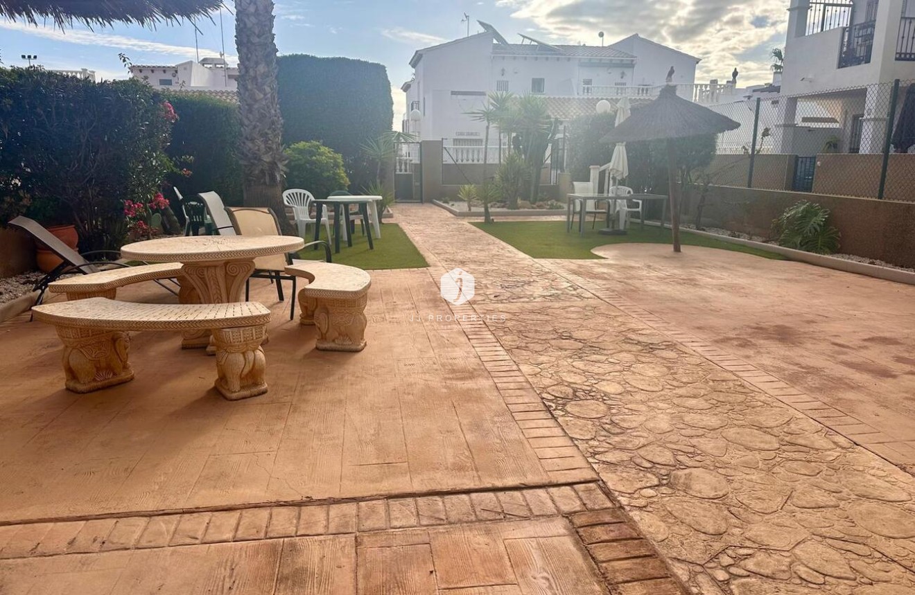 Resale - Chalet -
Orihuela Costa - Ciñuelica