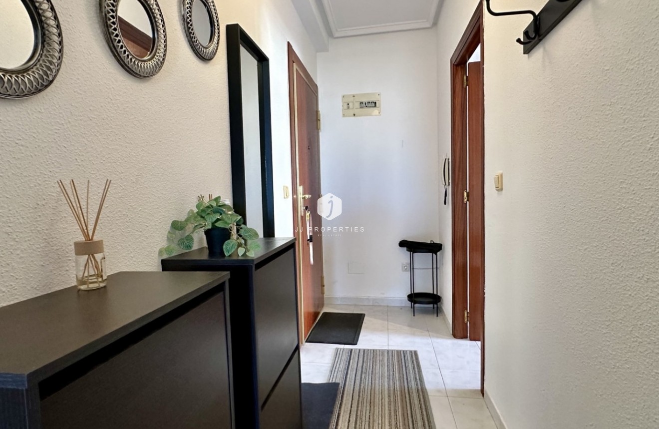 Resale - Apartment / flat -
Torrevieja - Costa Blanca