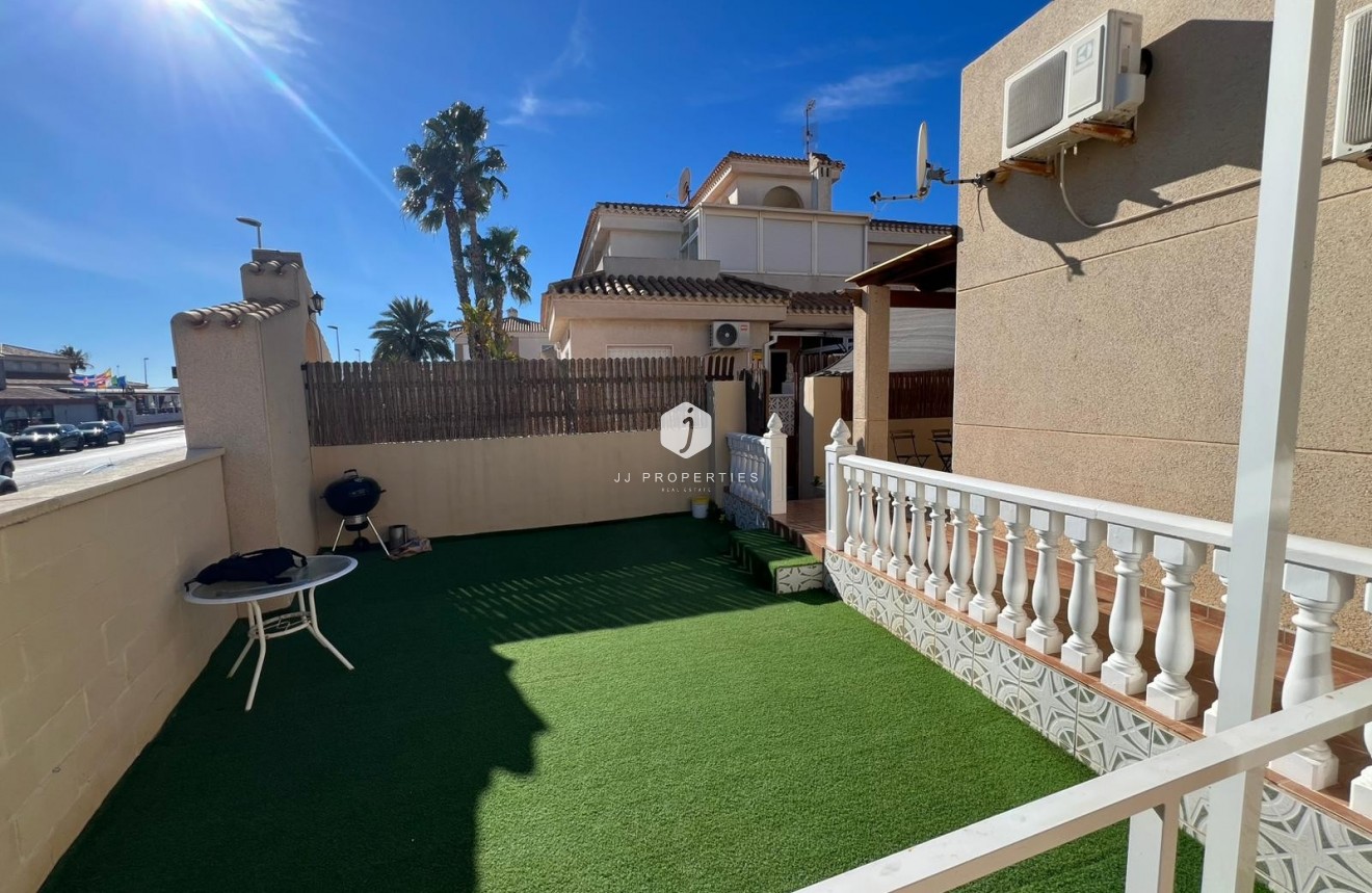 Resale - Chalet -
Orihuela Costa - Costa Blanca