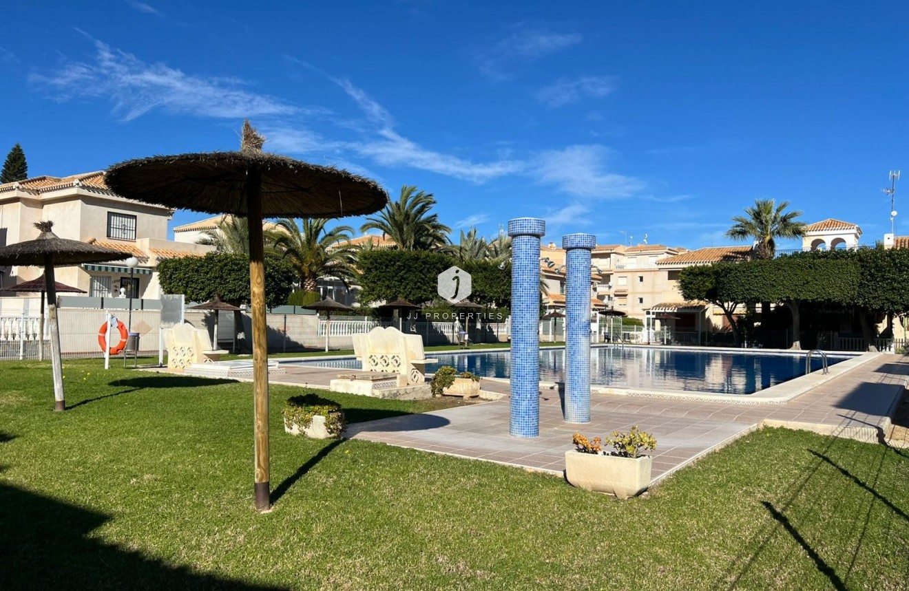 Resale - Chalet -
Orihuela Costa - Costa Blanca