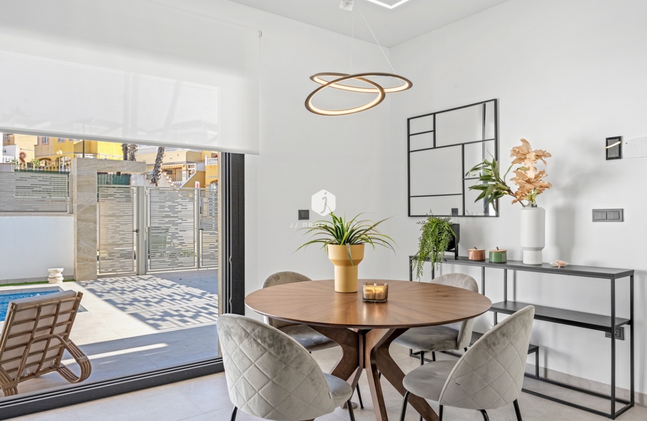 Aus zweiter Hand - Villa -
Orihuela Costa - Costa Blanca