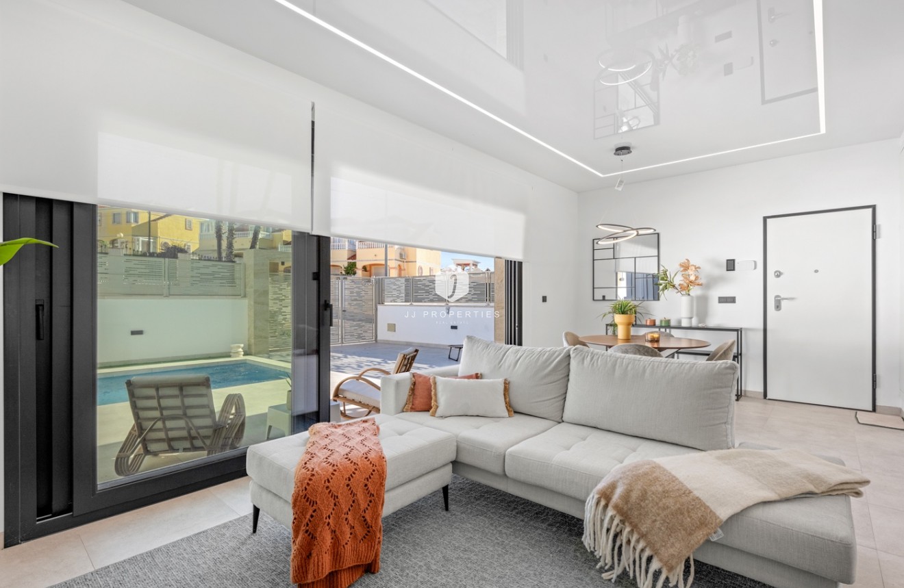 Aus zweiter Hand - Villa -
Orihuela Costa - Costa Blanca