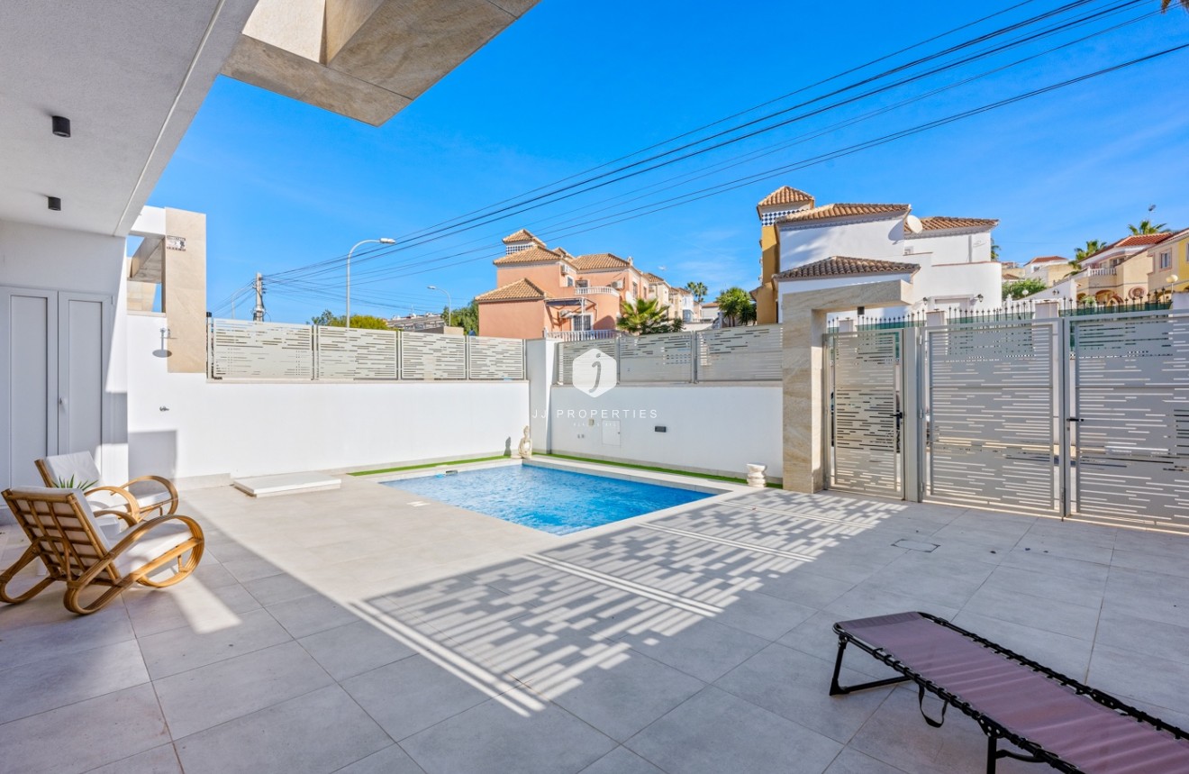 Aus zweiter Hand - Villa -
Orihuela Costa - Costa Blanca