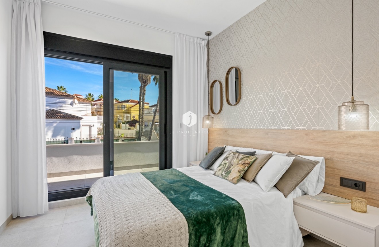 Aus zweiter Hand - Villa -
Orihuela Costa - Costa Blanca