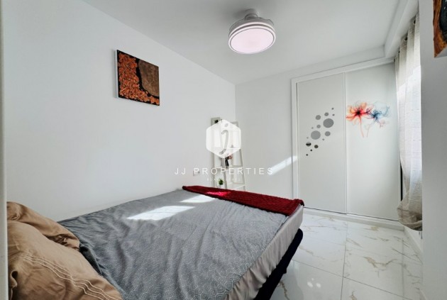 Resale - Apartment / flat -
La Mata - Costa Blanca