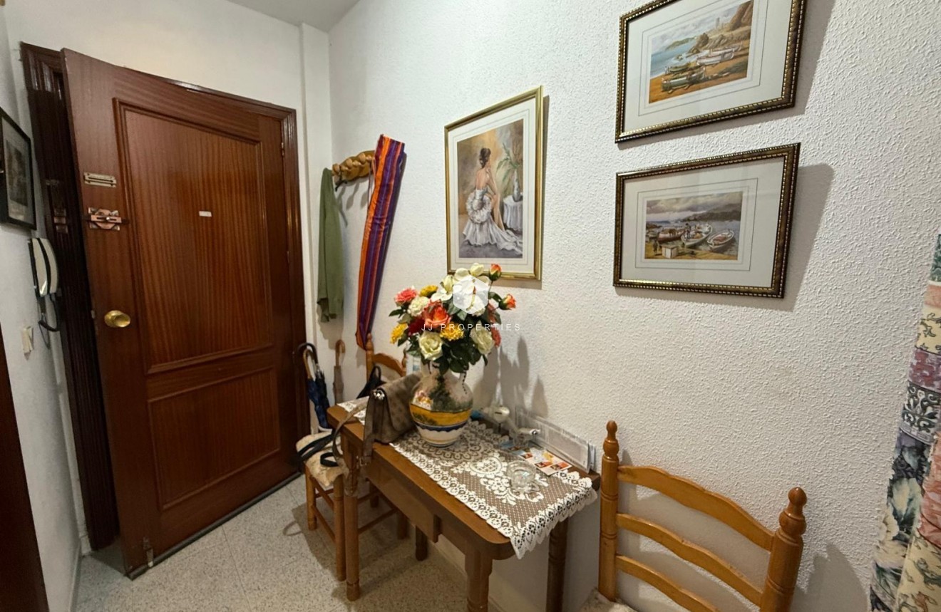 Resale - Apartment / flat -
Torrevieja - Centro
