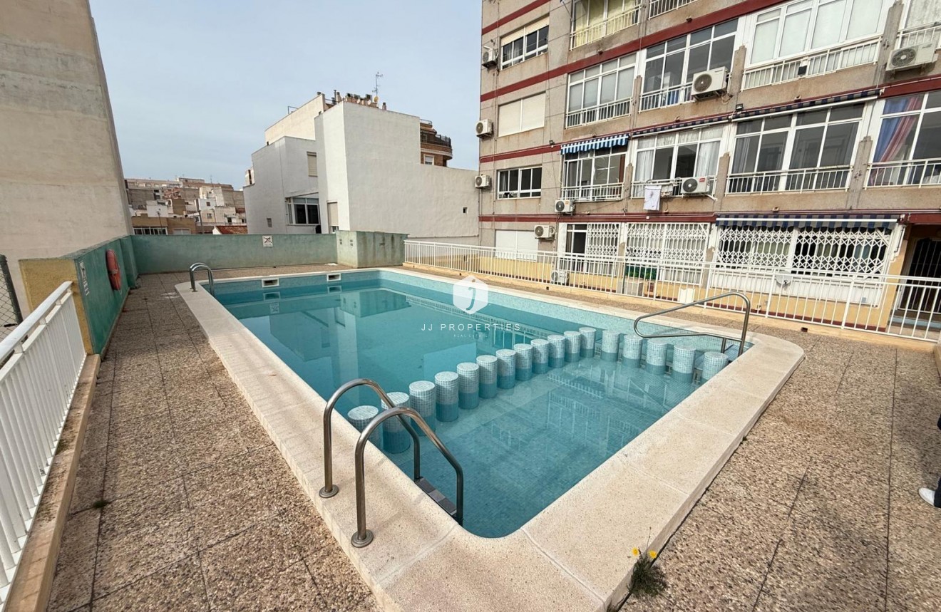Resale - Apartment / flat -
Torrevieja - Centro