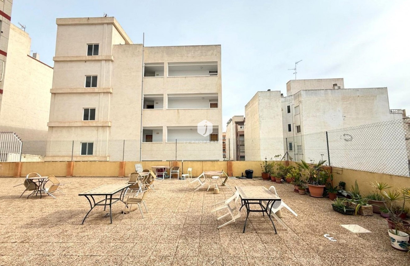 Resale - Apartment / flat -
Torrevieja - Centro