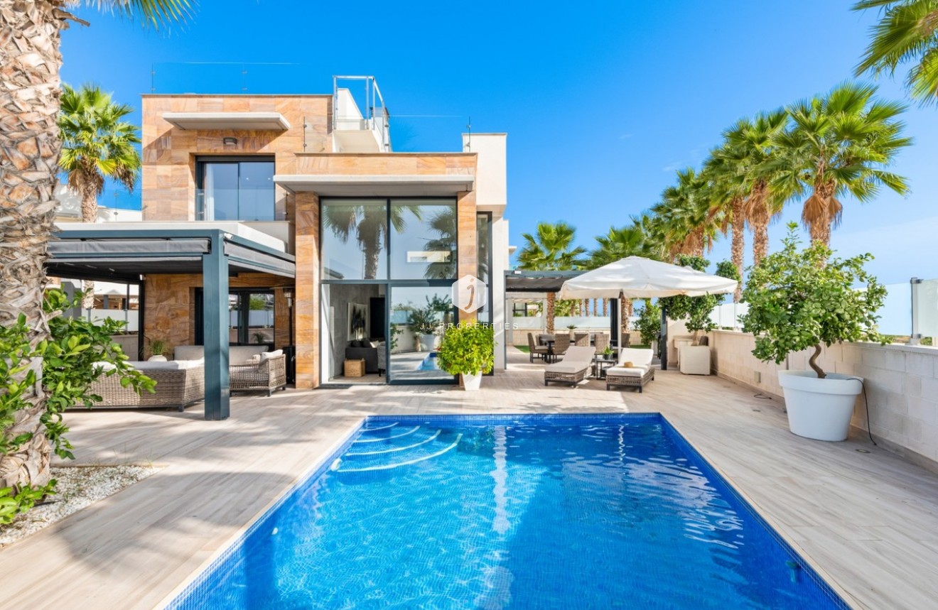 Resale - Villa -
Cabo Roig - Costa Blanca