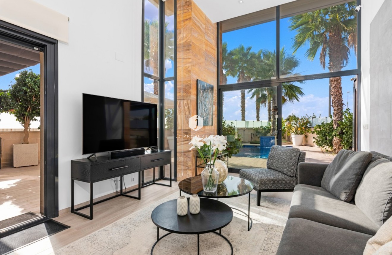 Resale - Villa -
Cabo Roig - Costa Blanca