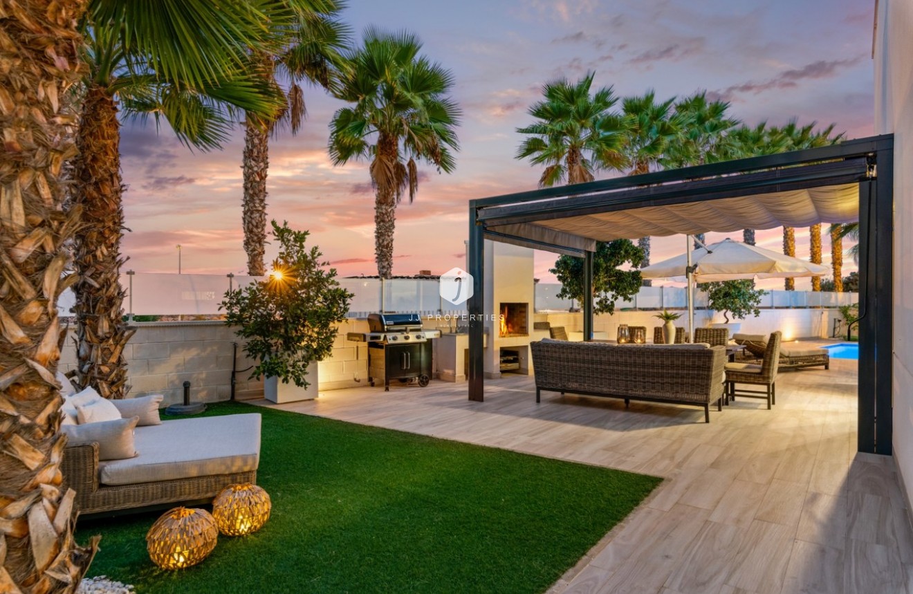 Resale - Villa -
Cabo Roig - Costa Blanca