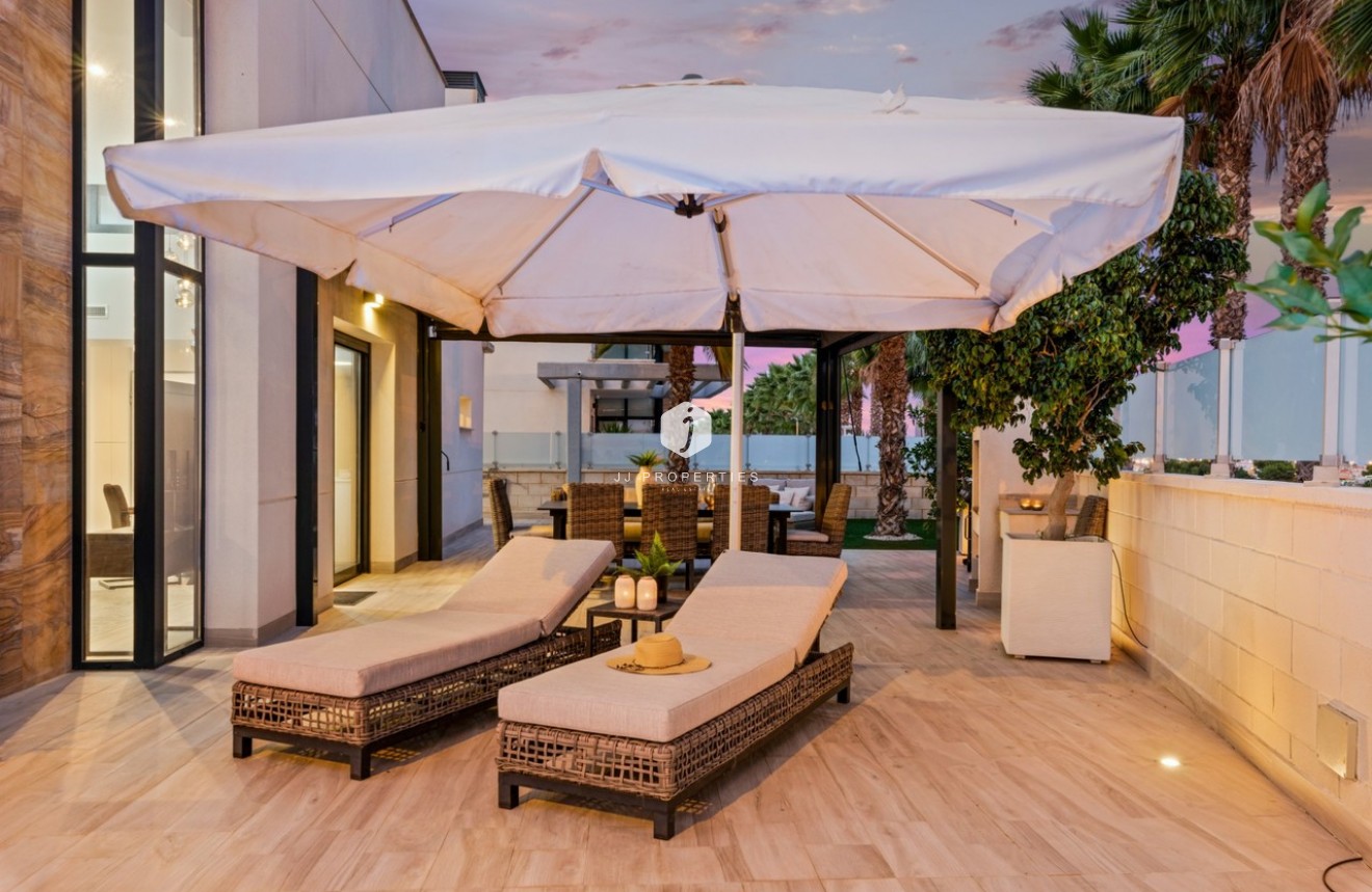 Resale - Villa -
Cabo Roig - Costa Blanca