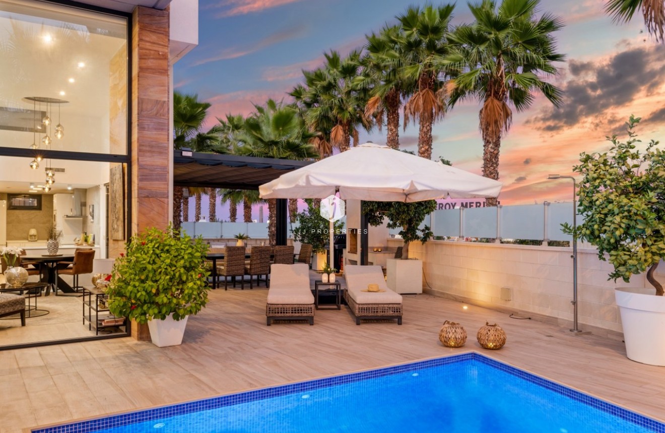 Resale - Villa -
Cabo Roig - Costa Blanca