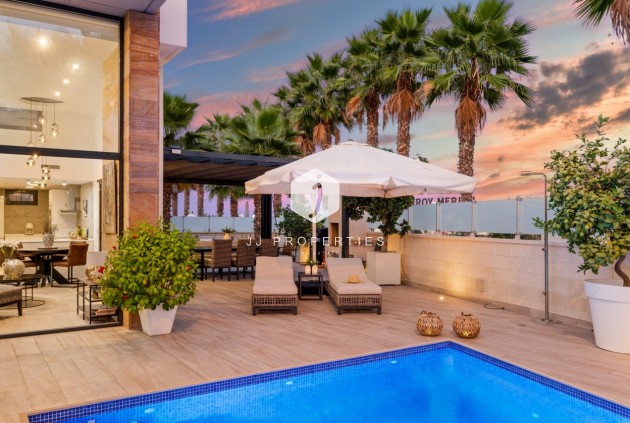 Resale - Villa -
Cabo Roig - Costa Blanca