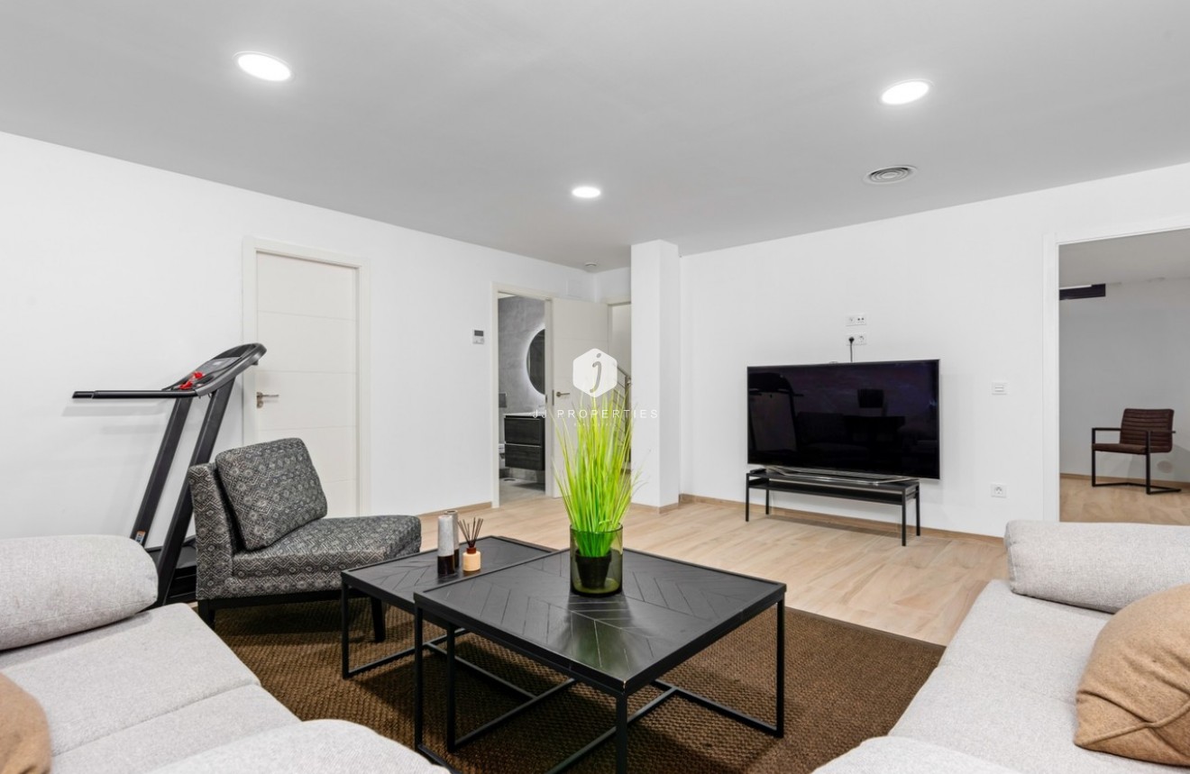 Resale - Villa -
Cabo Roig - Costa Blanca