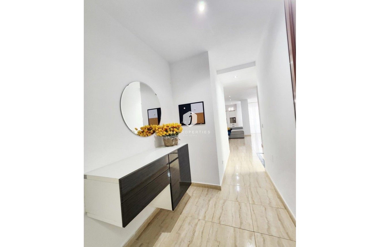 Resale - Apartment / flat -
Torrevieja - Playa del Cura