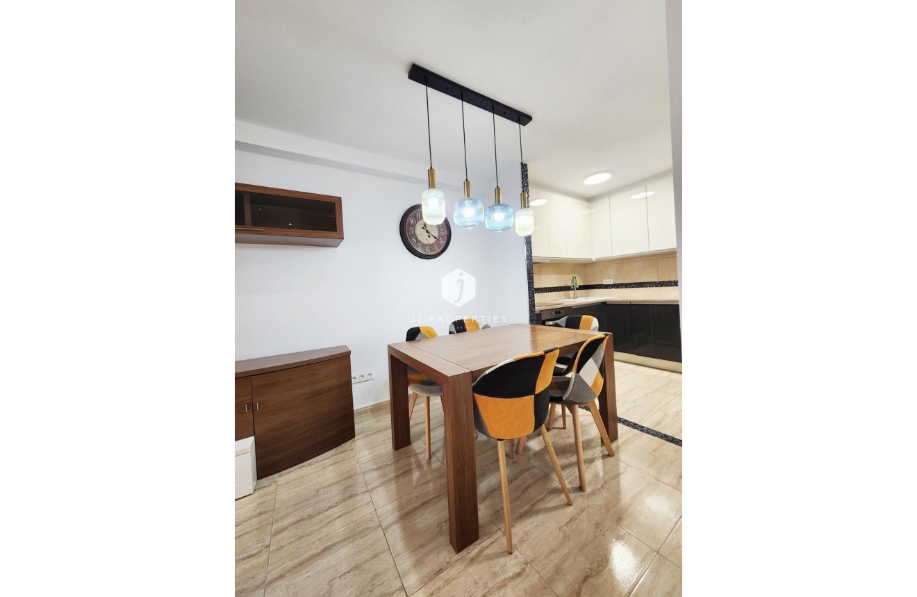 Resale - Apartment / flat -
Torrevieja - Playa del Cura