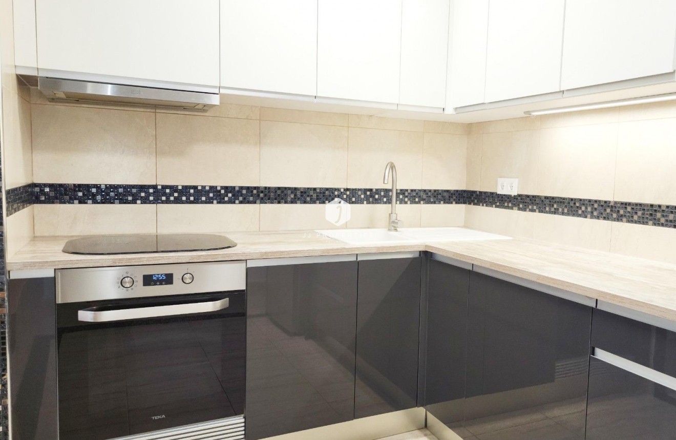 Resale - Apartment / flat -
Torrevieja - Playa del Cura