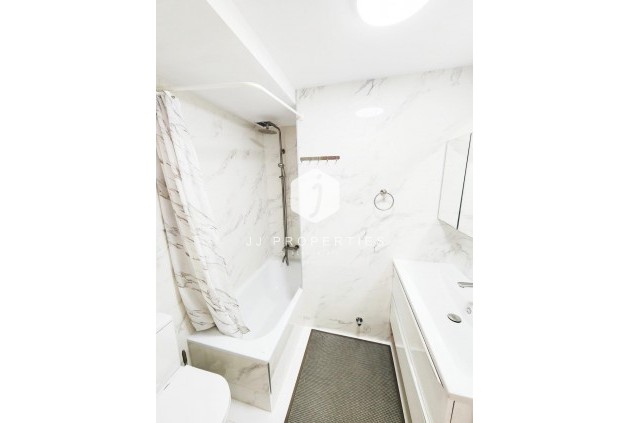 Resale - Apartment / flat -
Torrevieja - Playa del Cura