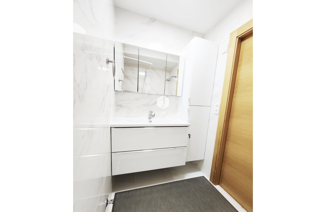 Resale - Apartment / flat -
Torrevieja - Playa del Cura