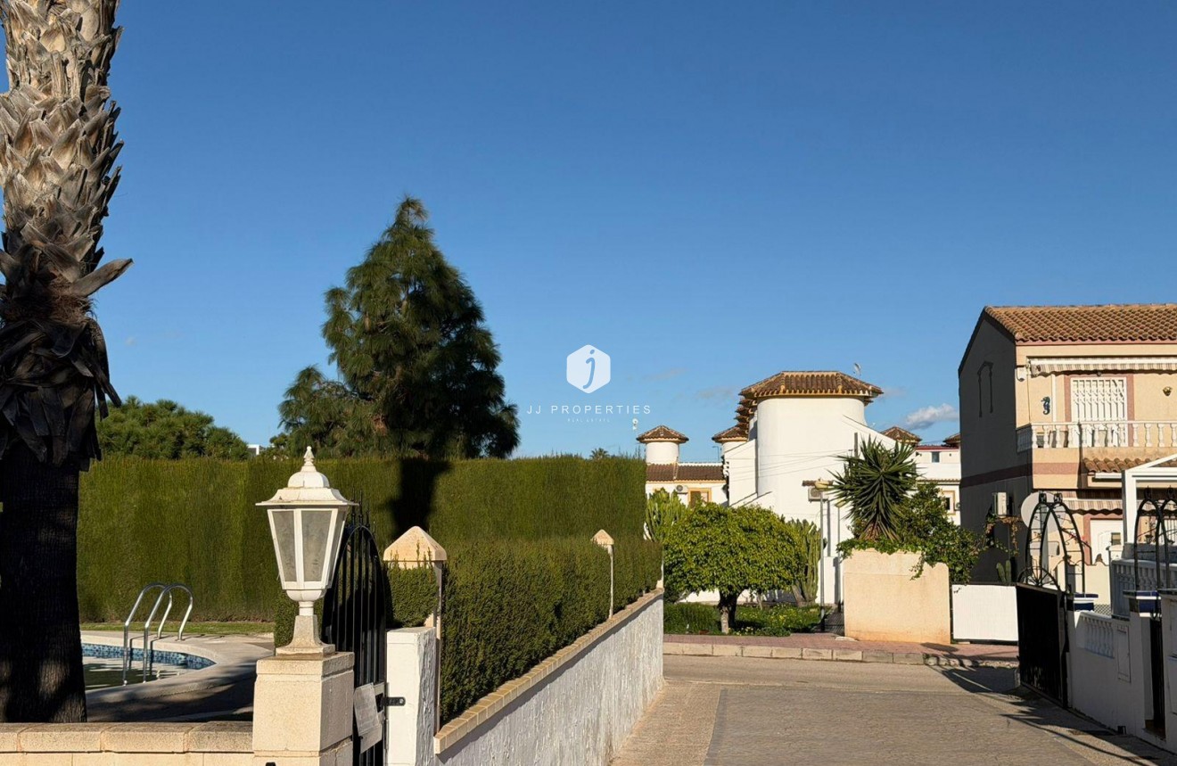 Aus zweiter Hand - Chalet -
Orihuela Costa - Playa Flamenca