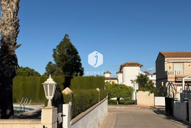 Aus zweiter Hand - Chalet -
Orihuela Costa - Playa Flamenca