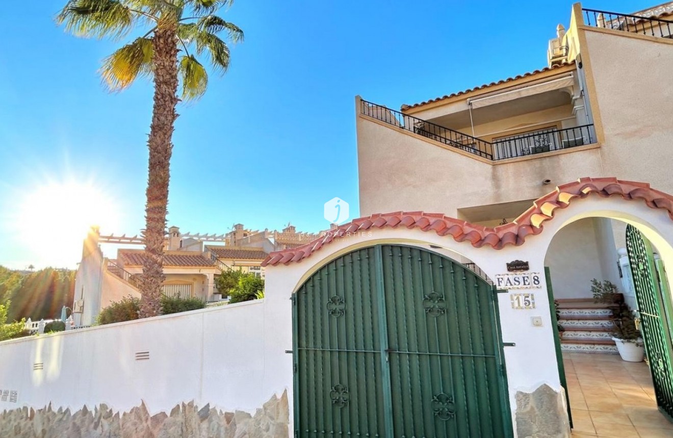 Resale - Chalet -
Orihuela Costa - Costa Blanca