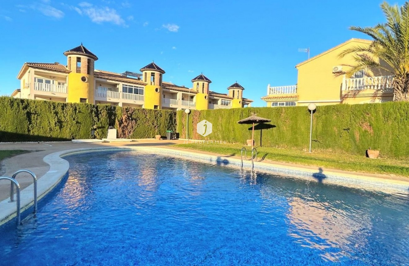 Resale - Chalet -
Orihuela Costa - Costa Blanca