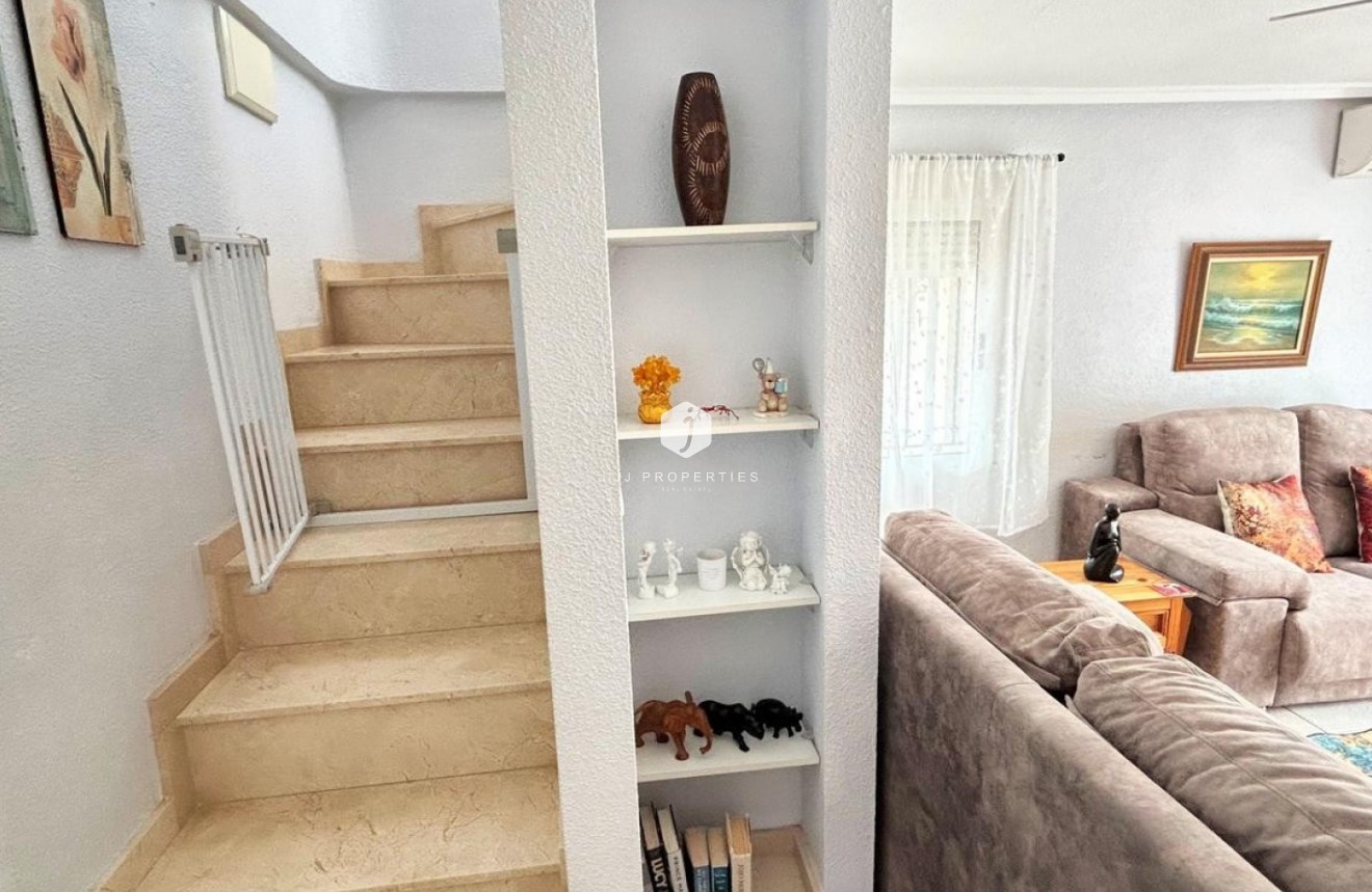 Resale - Chalet -
Orihuela Costa - Costa Blanca