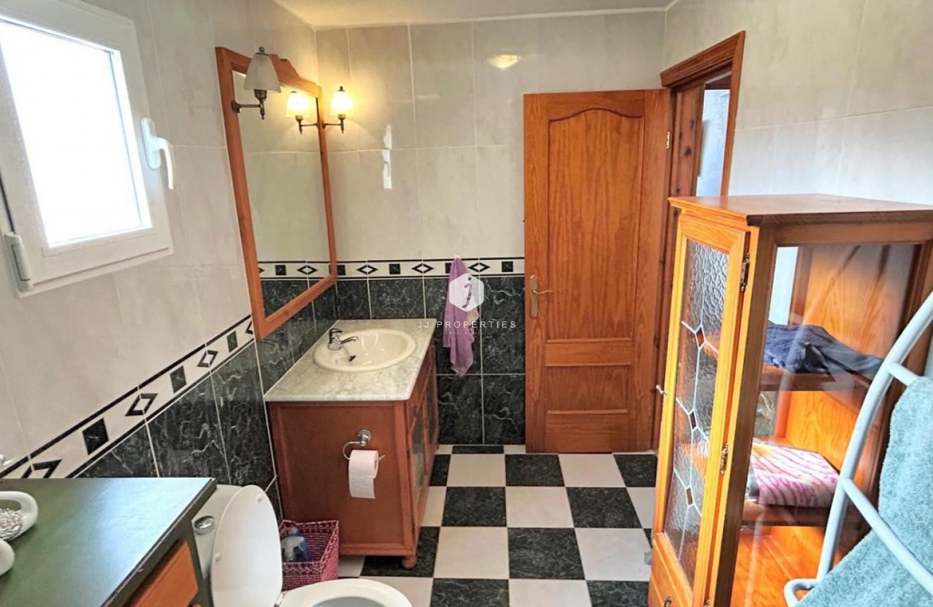 Resale - Chalet -
Orihuela Costa - Costa Blanca