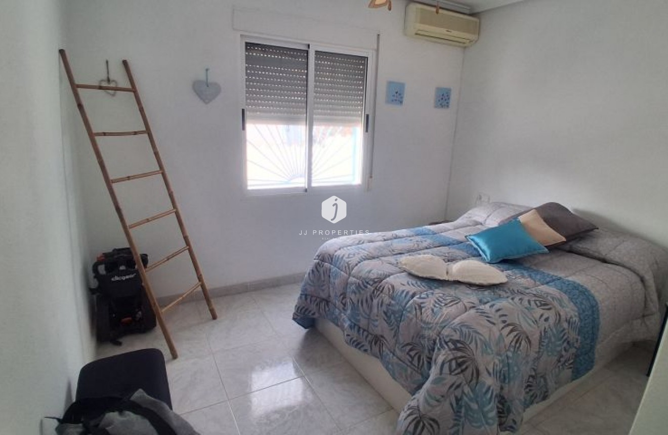 Resale - Villa -
Rojales - Inland