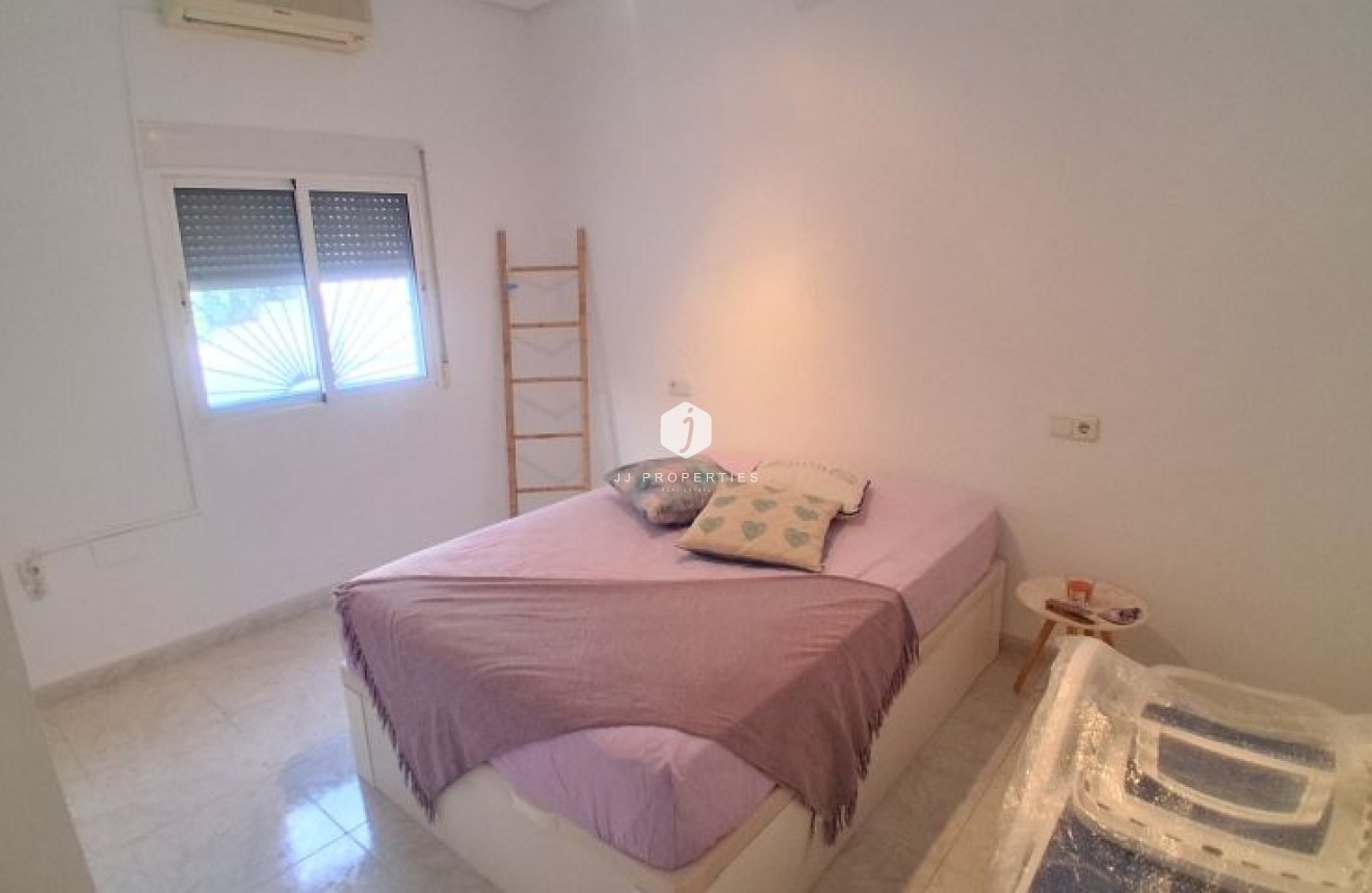 Resale - Villa -
Rojales - Inland