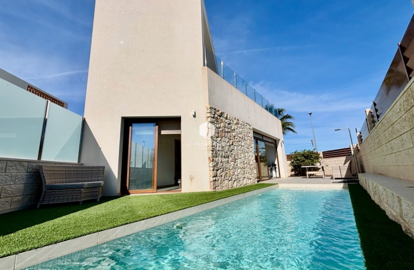 Resale - Villa -
Benijofar - Costa Blanca