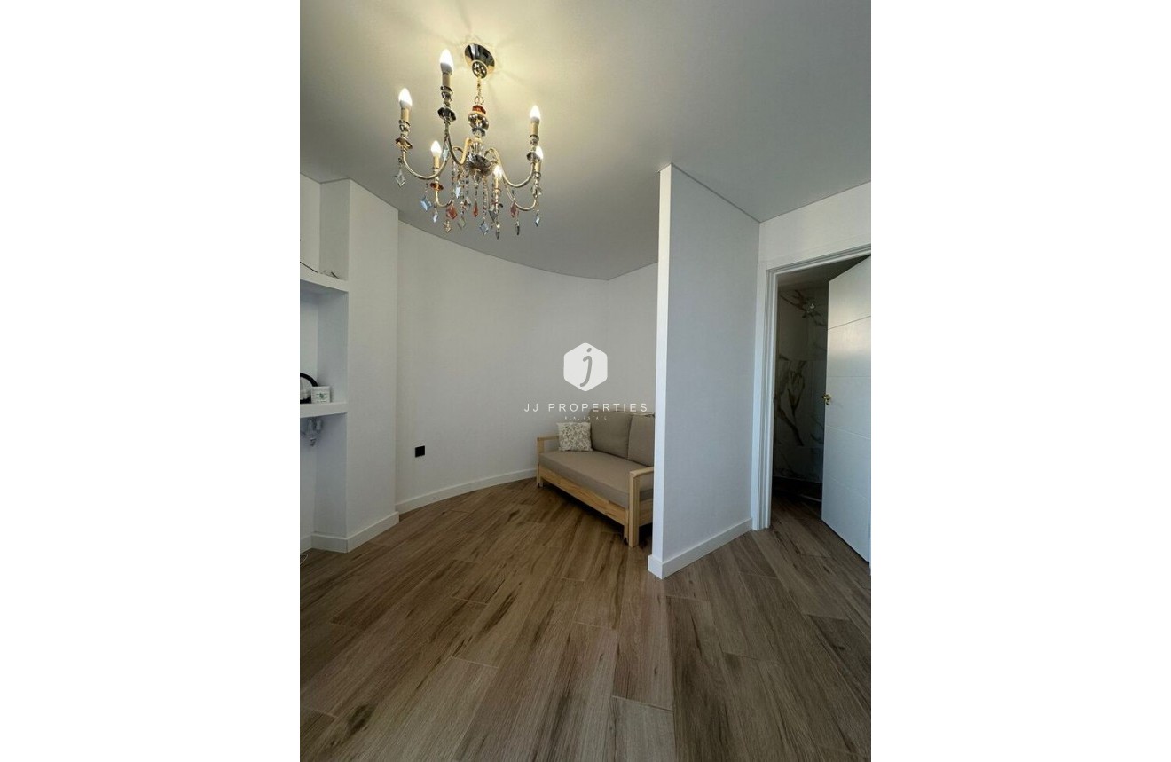 Resale - Apartment / flat -
Torrevieja - La Mata