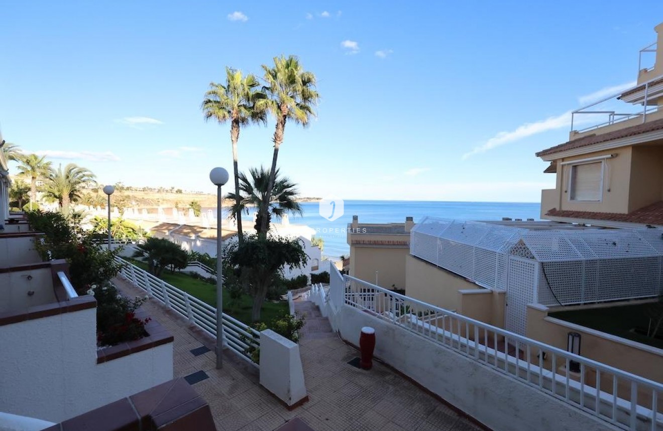 Resale - Bungalow -
Orihuela Costa - Costa Blanca