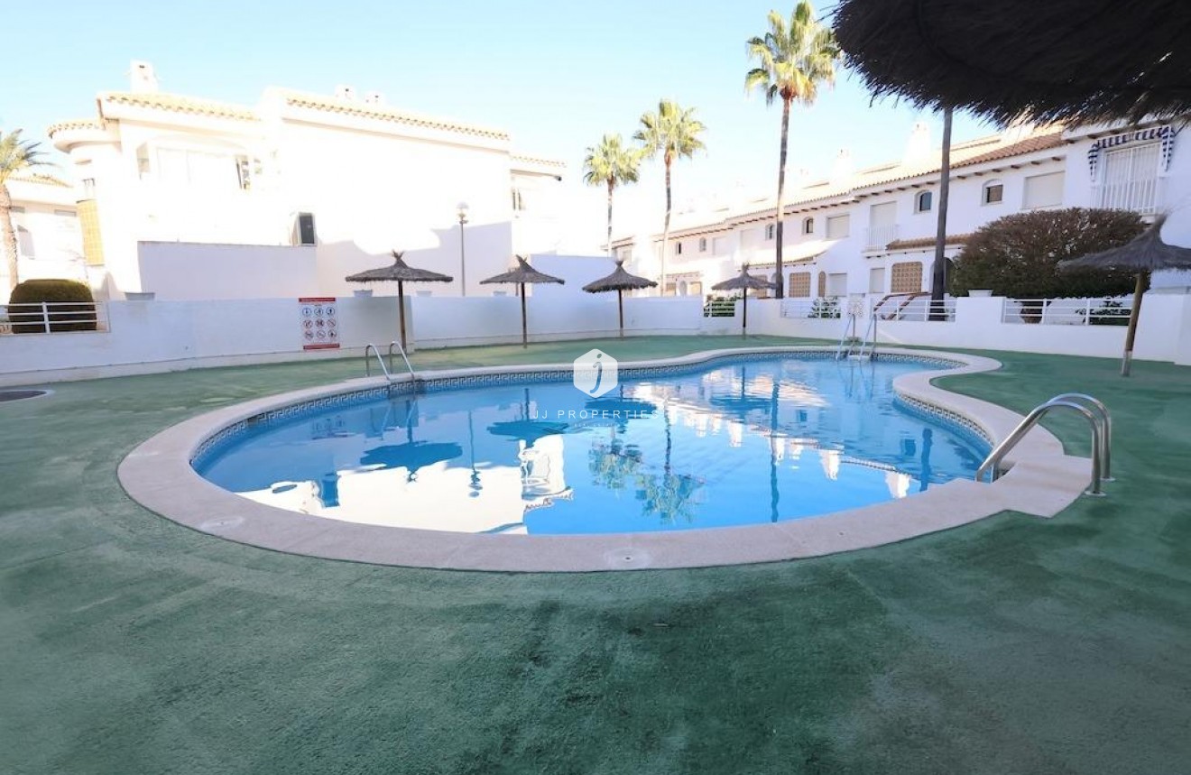 Resale - Bungalow -
Orihuela Costa - Costa Blanca