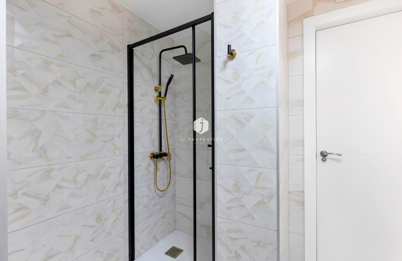 Resale - Apartment / flat -
Torrevieja - La Mata