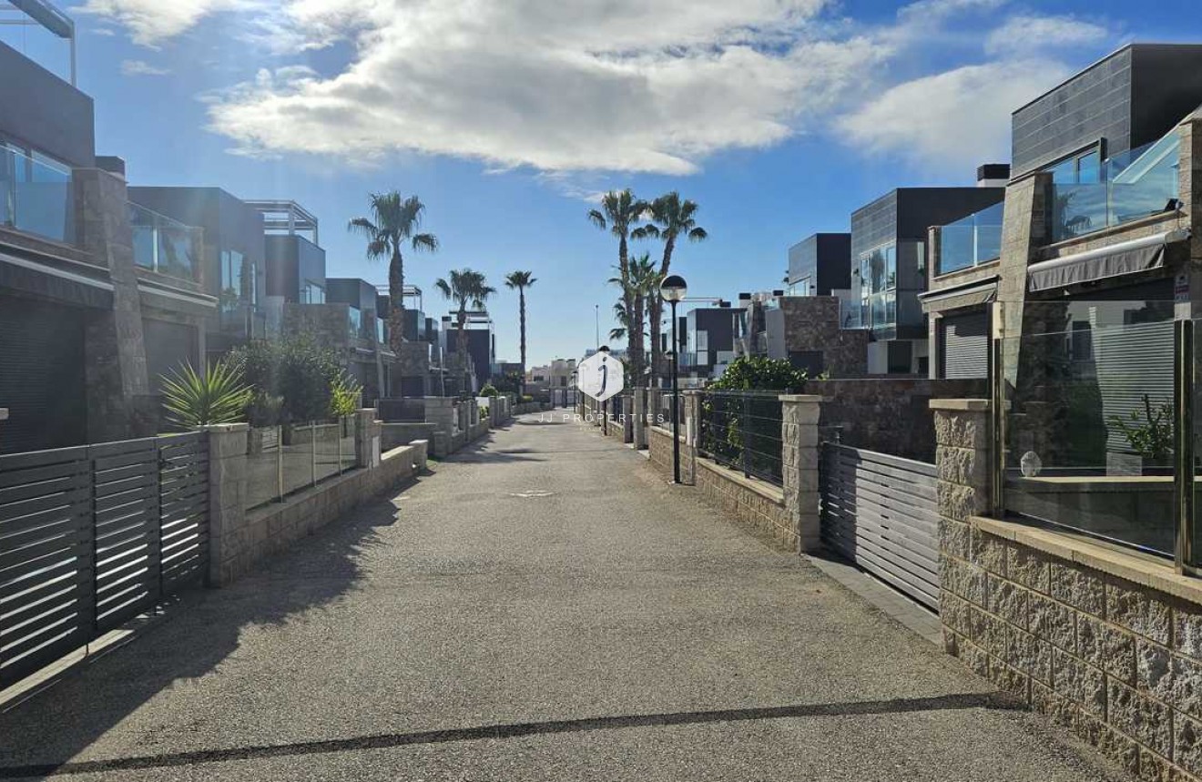 Resale - Villa -
Cabo Roig - Costa Blanca