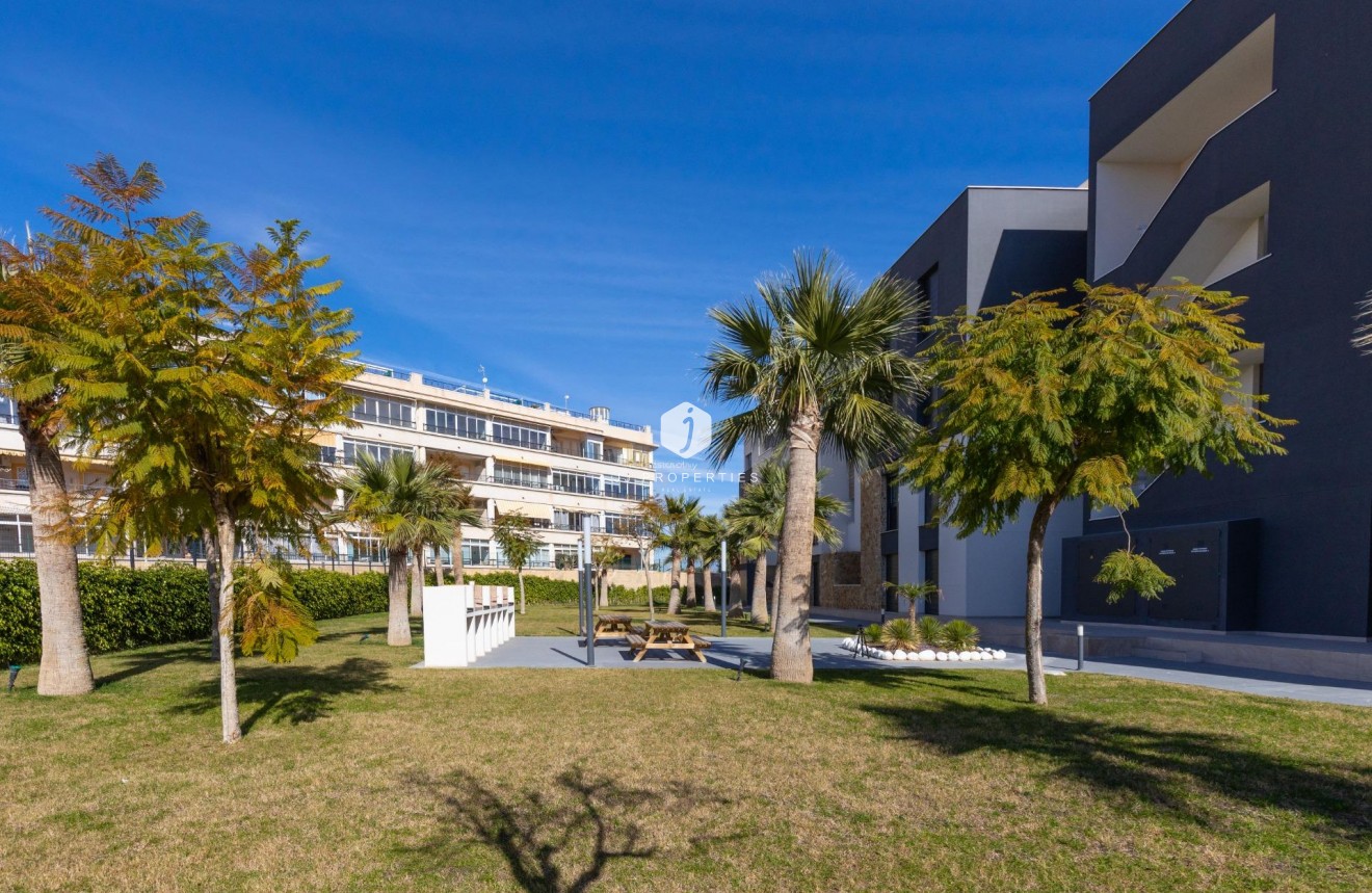 Z drugiej ręki - Daszek -
Orihuela Costa - Playa Flamenca