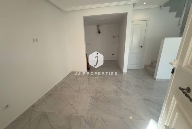 Resale - Chalet -
Torrevieja - aguas nuevas