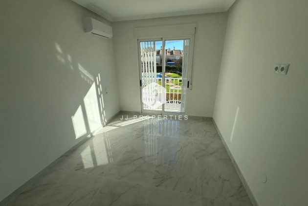 Resale - Chalet -
Torrevieja - aguas nuevas