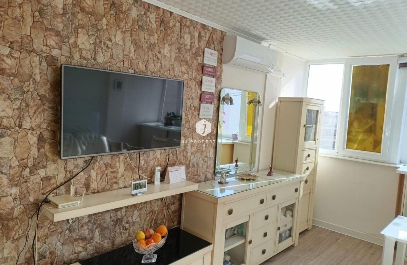 Z drugiej ręki - Mieszkanie w bloku -
Torrevieja