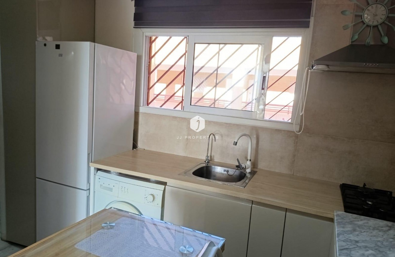 Z drugiej ręki - Mieszkanie w bloku -
Torrevieja