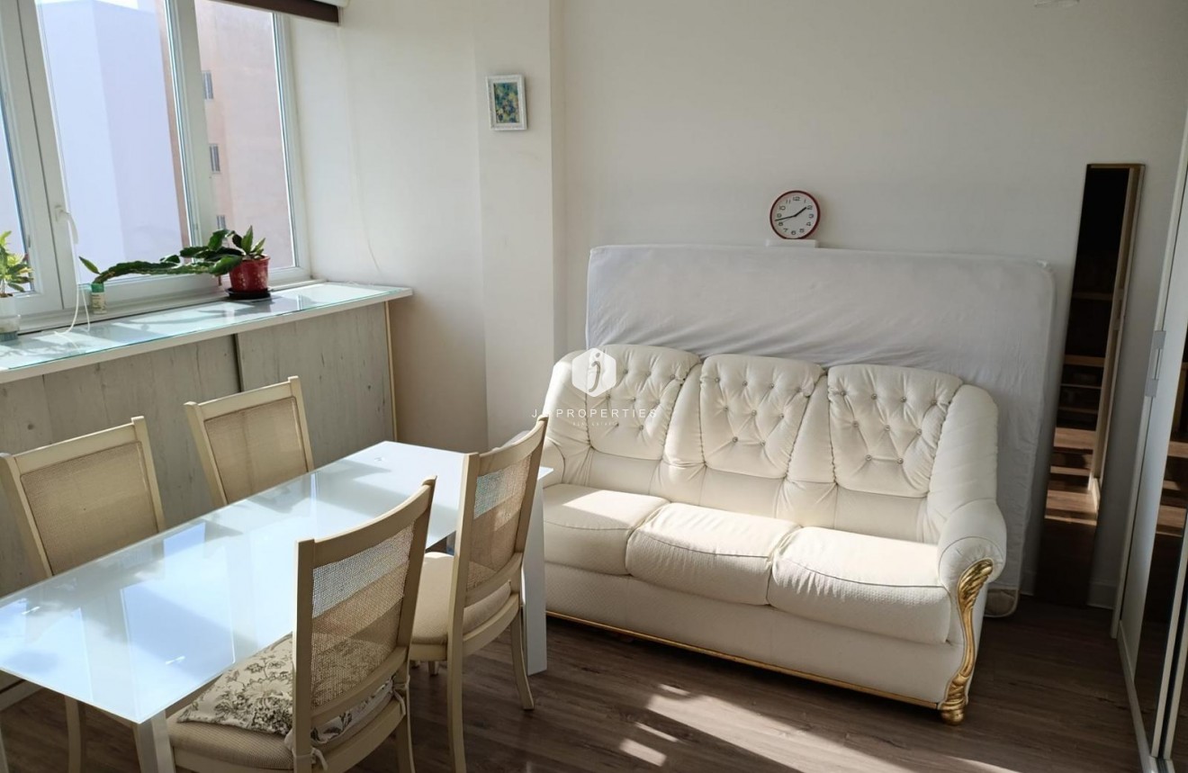 Z drugiej ręki - Mieszkanie w bloku -
Torrevieja