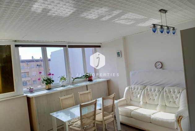 Z drugiej ręki - Mieszkanie w bloku -
Torrevieja