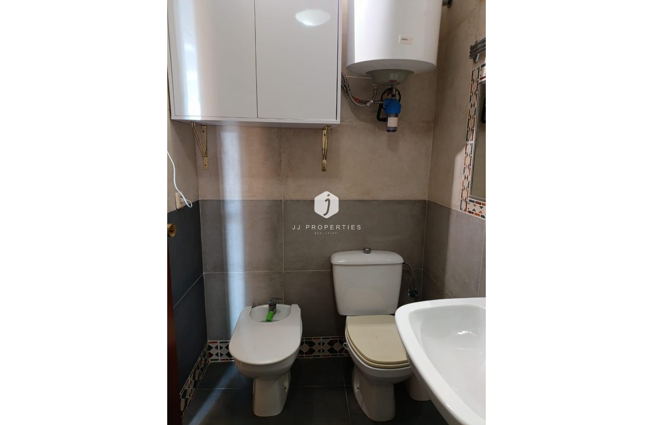 Z drugiej ręki - Mieszkanie w bloku -
Torrevieja