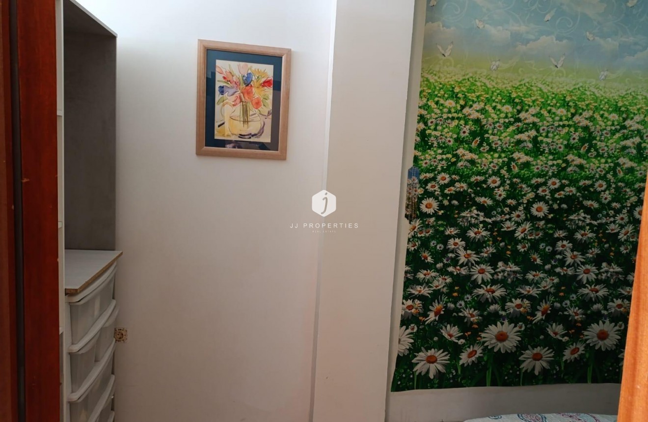 Z drugiej ręki - Mieszkanie w bloku -
Torrevieja